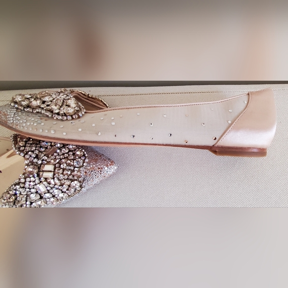 Badgley Mischka Flats size 8 1/2, Ivory - Picture 6 of 6